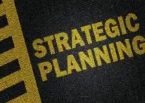 战略管理 - 意义，特征和重要的概念
